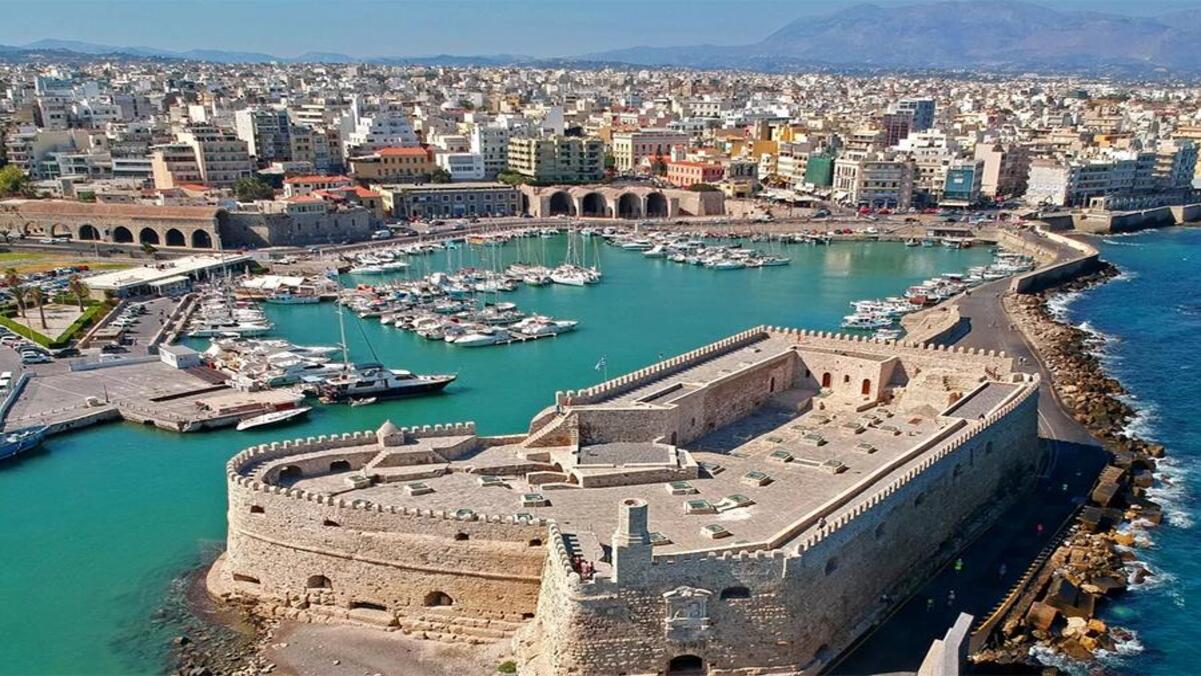 Φρούριο Κούλες στο Ηράκλειο Κρήτης – Δορυφορικά και επίγεια συστήματα στο Ηράκλειο από τη ΛΥΡΑ ΑΕΒΕ